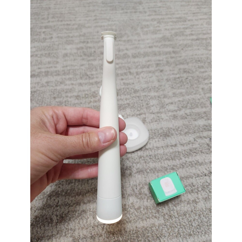 FLAUS electric flosser with charger, mirror mount, 450 new replacement heads - Picture 8 of 10